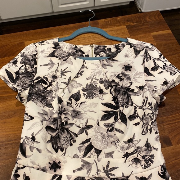Suzy Shier Medium Flowered Dress NWT - Picture 3 of 5